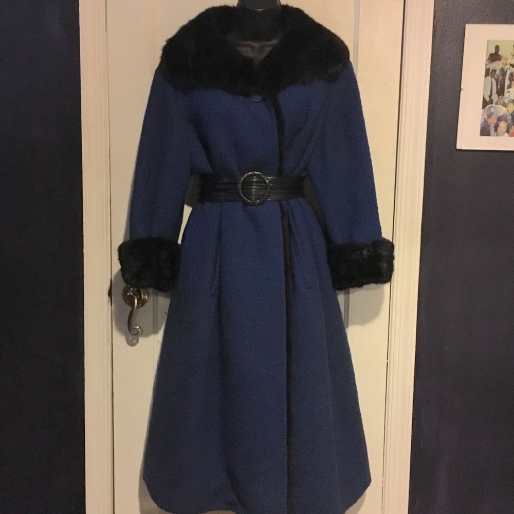 Tailored Woman Vintage Fur Lined Blue Coat